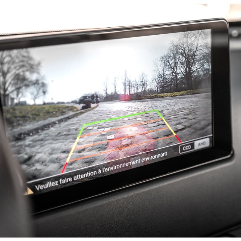 Location courte durée Simplici S1 noire Voiture sans permis électrique camera de recul
